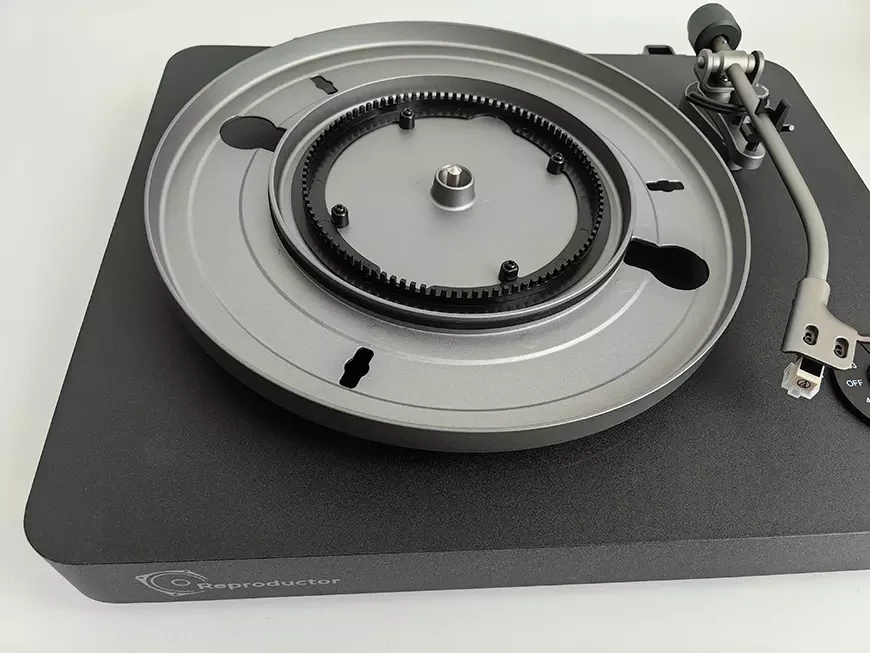 Проигрыватель виниловых пластинок Reproductor RP-LP2XBT