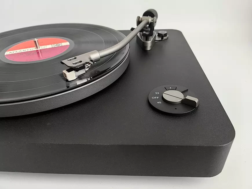 Проигрыватель виниловых пластинок Reproductor RP-LP2XBT