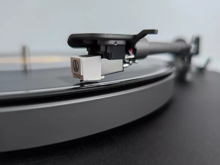 Проигрыватель виниловых пластинок Reproductor RP-LP2XBT