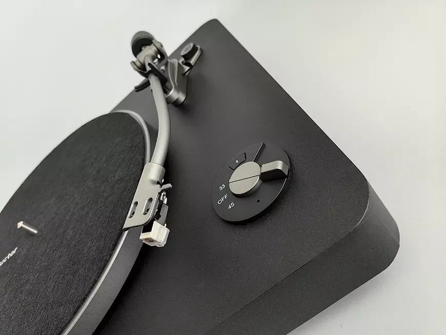 Проигрыватель виниловых пластинок Reproductor RP-LP2XBT