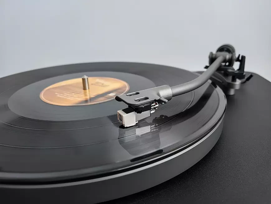 Проигрыватель виниловых пластинок Reproductor RP-LP2XBT