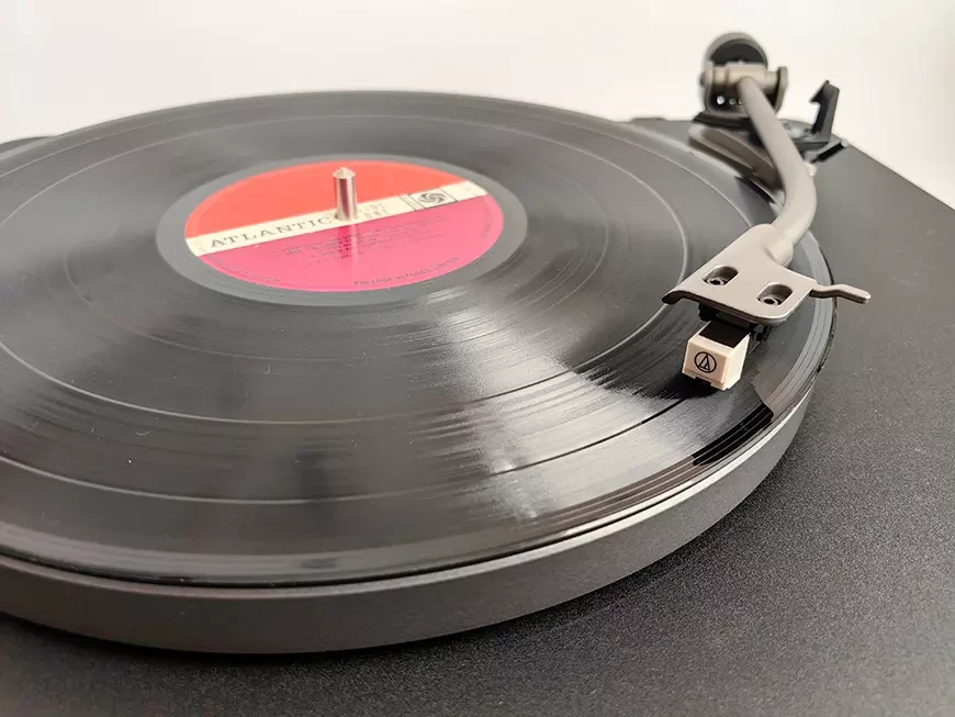 Проигрыватель виниловых пластинок Reproductor RP-LP2XBT