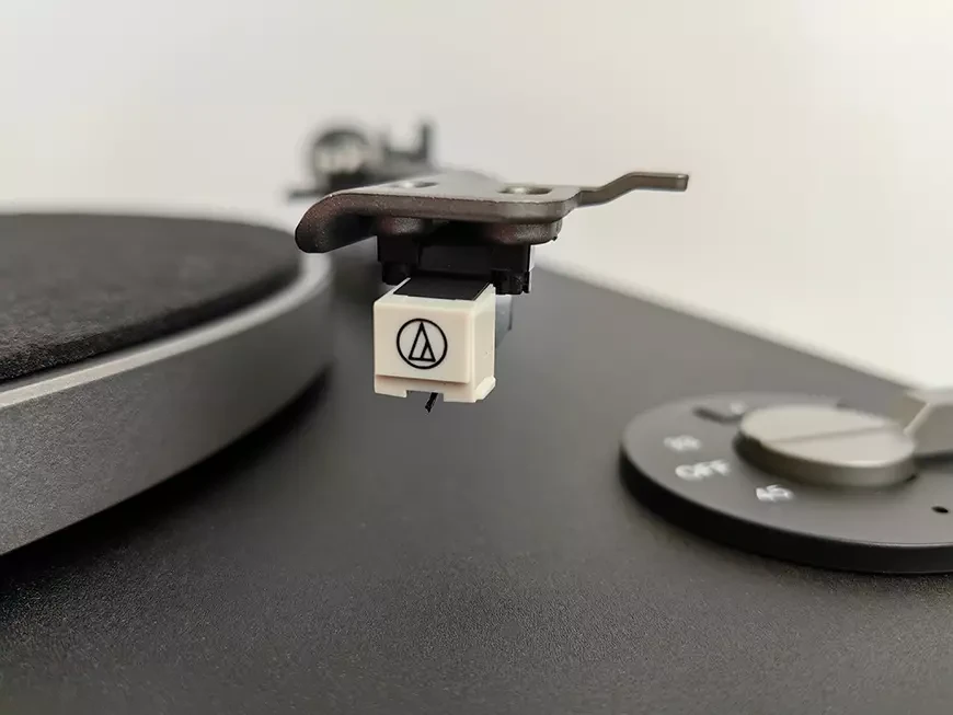 Проигрыватель виниловых пластинок Reproductor RP-LP2XBT