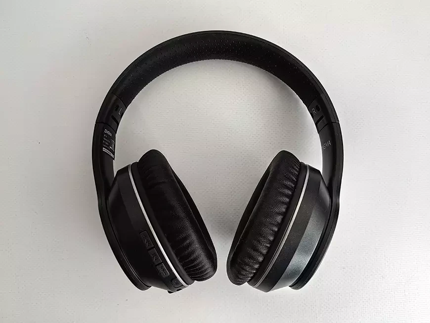 Накладные беспроводные наушники с системой шумоподавления DIGMA BT-19