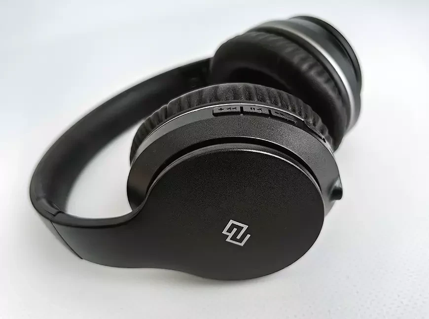 Накладные беспроводные наушники с системой шумоподавления DIGMA BT-19