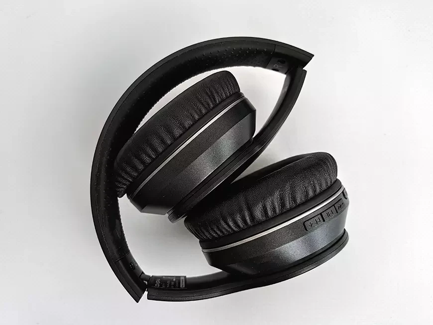 Накладные беспроводные наушники с системой шумоподавления DIGMA BT-19