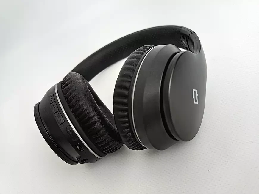 Накладные беспроводные наушники с системой шумоподавления DIGMA BT-19