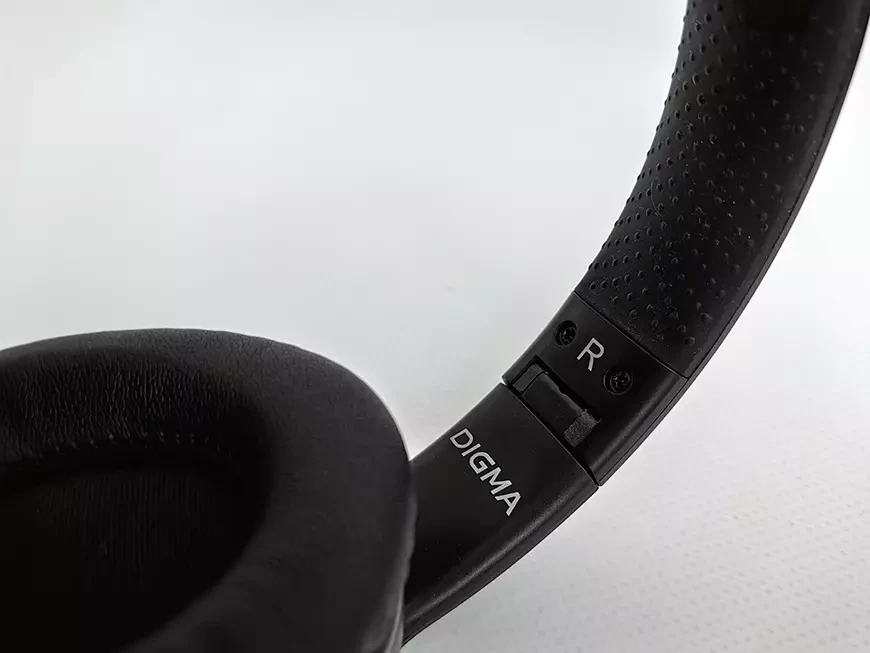 Накладные беспроводные наушники с системой шумоподавления DIGMA BT-19