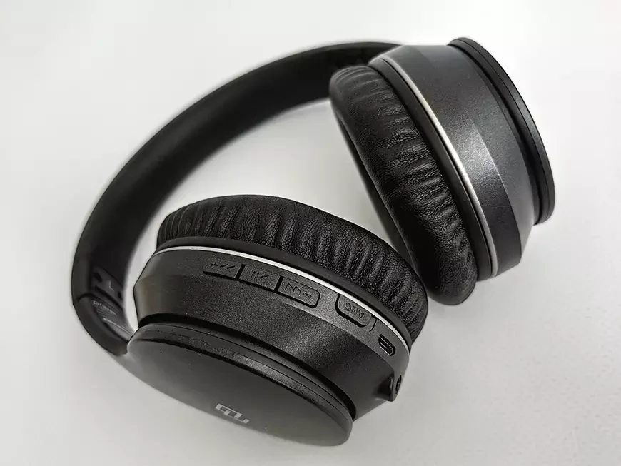 Накладные беспроводные наушники с системой шумоподавления DIGMA BT-19