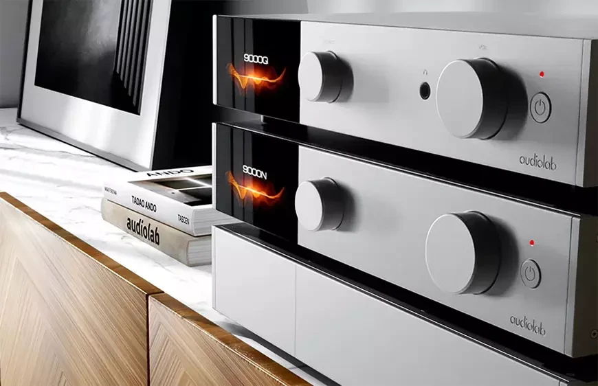 Предварительный усилитель Audiolab 9000Q и стереофонический усилитель мощности Audiolab 9000P