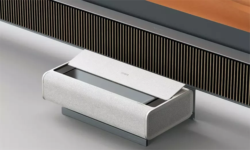 XGIMI Ascend – ALR-экран со звуковой панелью для UST-проекторов