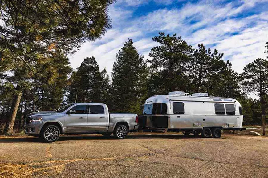 Аудиосистемы Klipsch в премиальных трейлерах Airstream Classic 2025 года