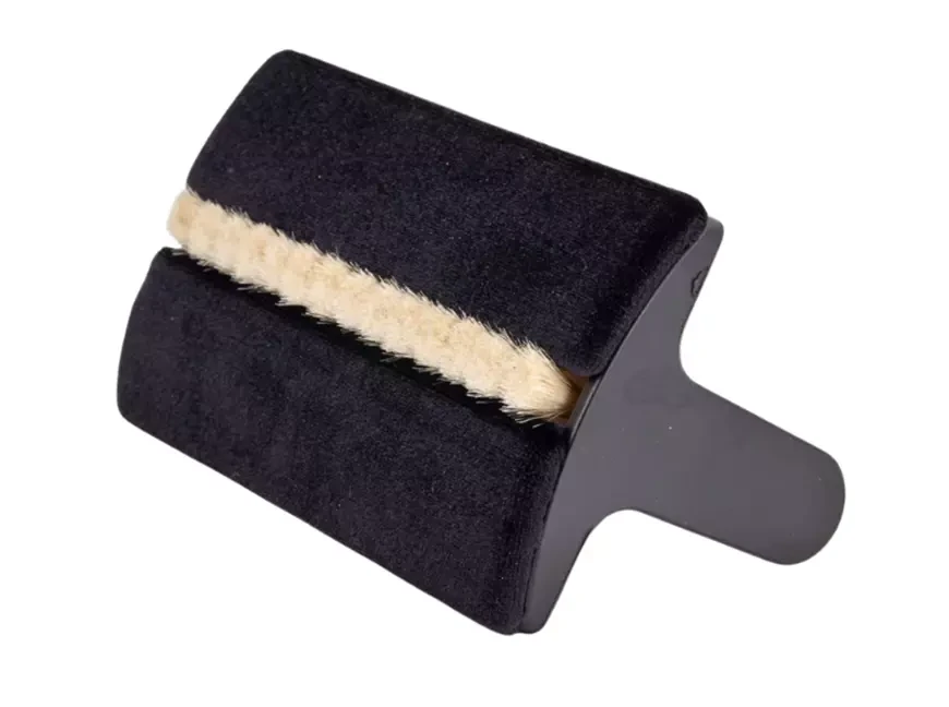 Щёточка из козьей шерсти для очистки пластинок от пыли перед воспроизведением