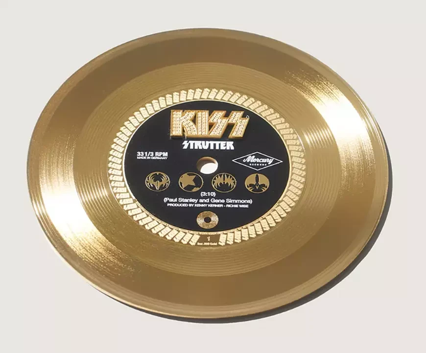Сингл Strutter группы KISS из чистого 24-каратного золота
