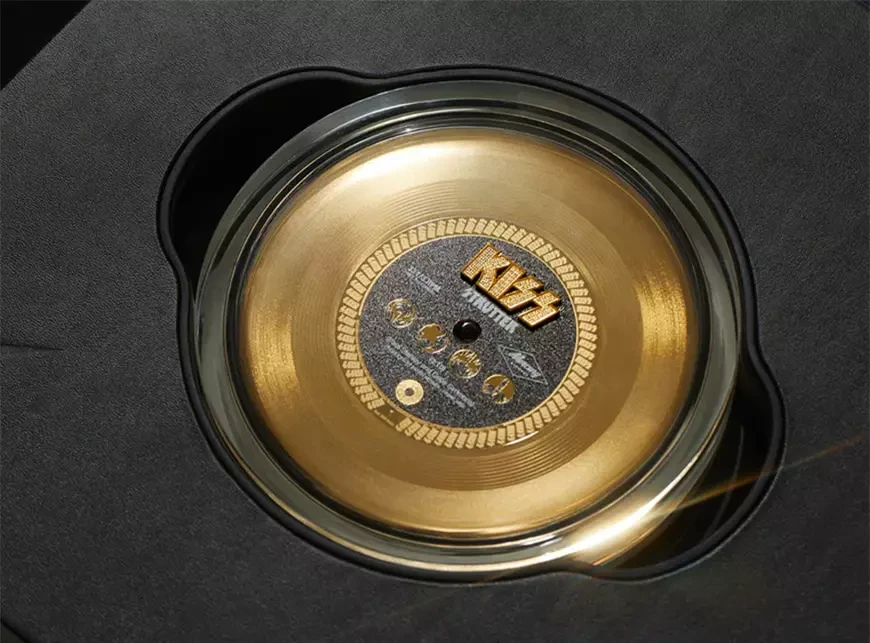 Сингл Strutter группы KISS из чистого 24-каратного золота