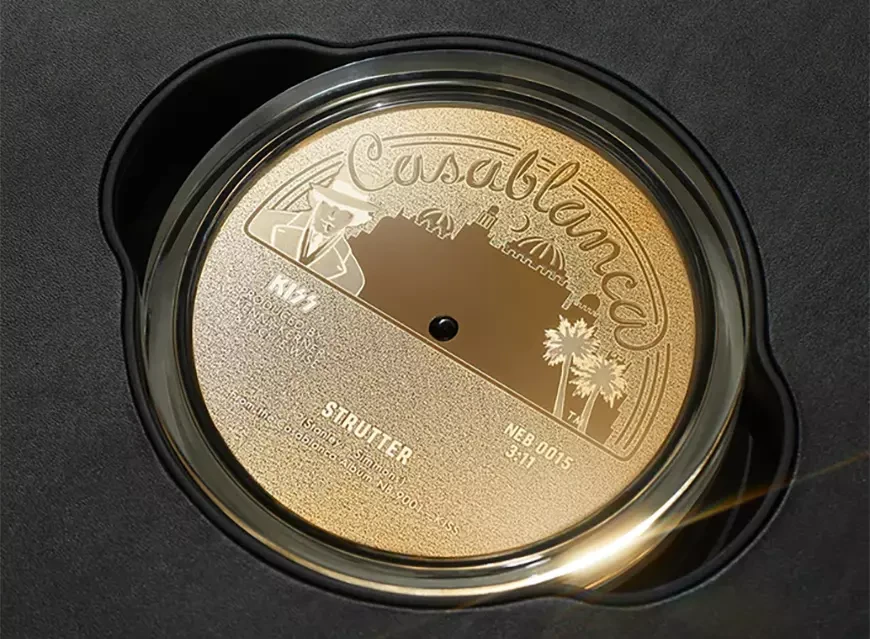 Сингл Strutter группы KISS из чистого 24-каратного золота