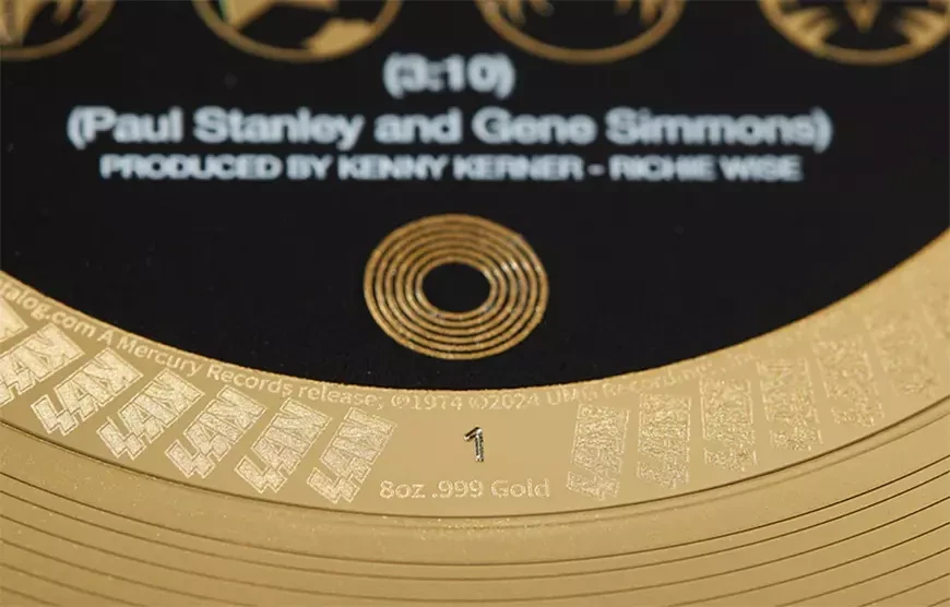 Сингл Strutter группы KISS из чистого 24-каратного золота