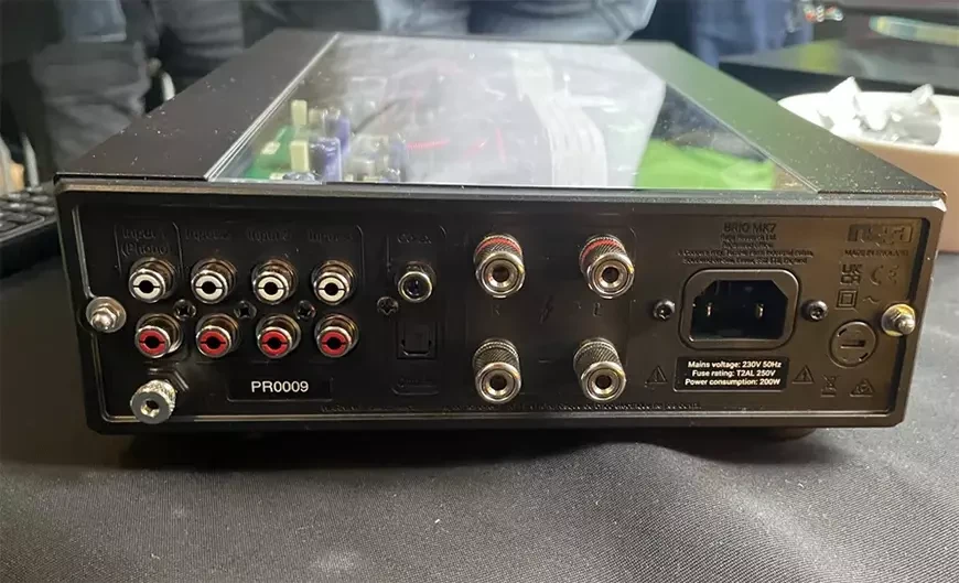 Интегральный усилитель Rega Brio Mk7