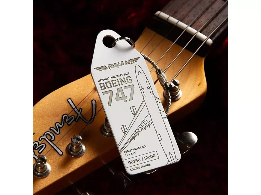 Легендарный Ed Force One 747 группы Iron Maiden был утилизирован, но теперь вы сможете его носить