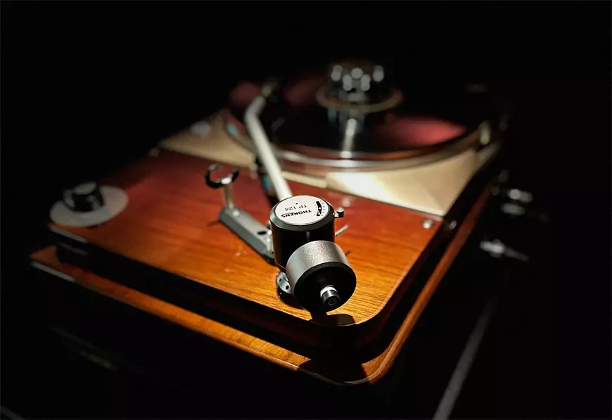 Проигрыватель виниловых пластинок Thorens TD 124 DD Exclusive