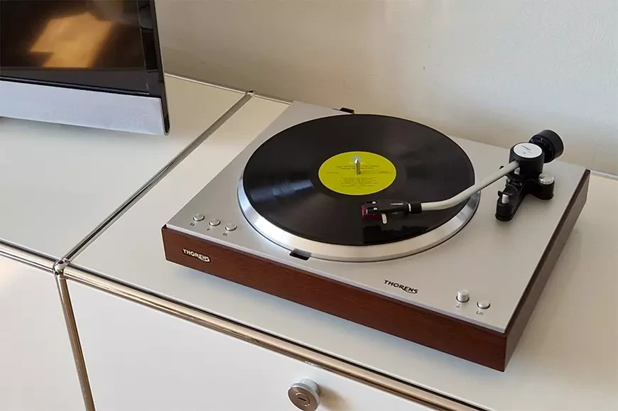 Проигрыватель виниловых пластинок Thorens TD 404 DD