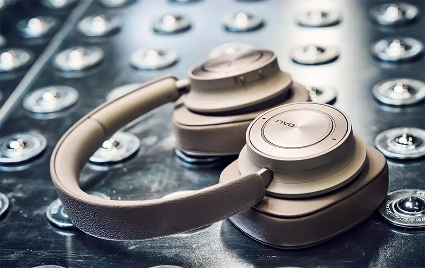 Беспроводные накладные наушники Dali IO-12 в стильной отделке Mocha Grey