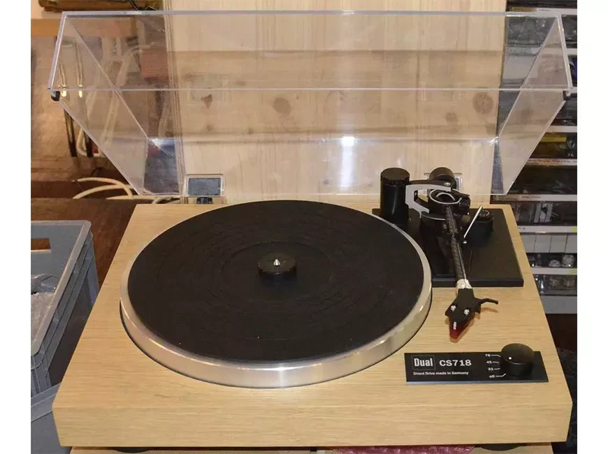 Проигрыватель виниловых пластинок с прямым приводом Dual CS 718