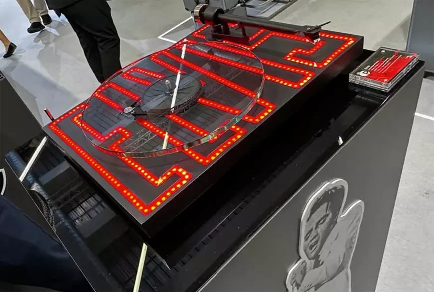 Проигрыватель виниловых пластинок Pro-Ject Elvis Limited Special Edition