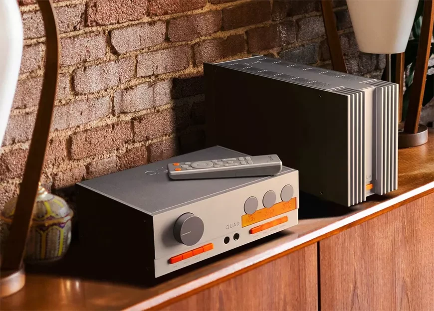 Предусилитель Quad 33 и усилитель мощности Quad 303