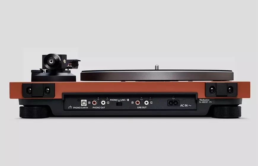 Проигрыватели виниловых пластинок Technics SL-40CBT и SL-50C
