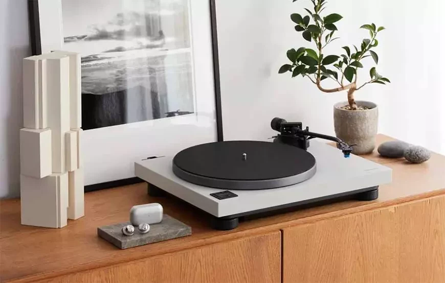 Проигрыватели виниловых пластинок Technics SL-40CBT и SL-50C