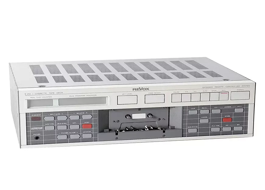 Revox начинает производство магнитофонных кассет