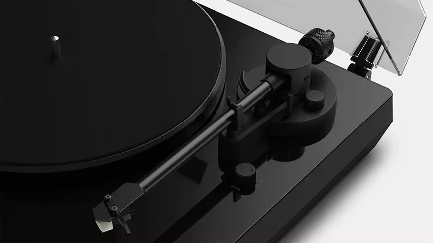 Проигрыватель виниловых пластинок со встроенным CD-плеером Philips Fidelio FT1