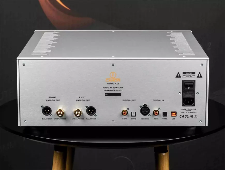 Внешний ЦАП с CD-транспортом и ламповым выходным каскадом Canor Audio Gaia C2