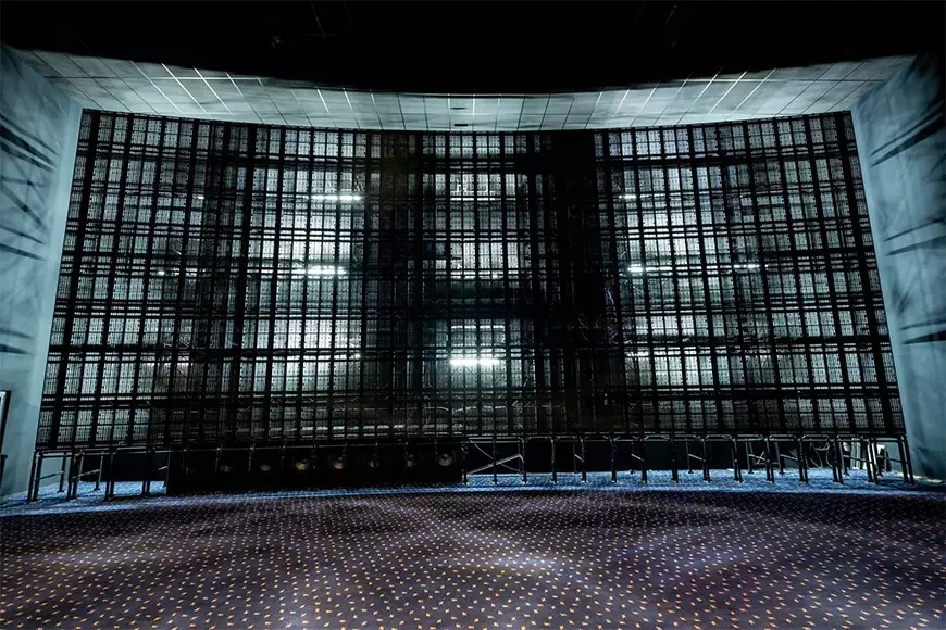 В Испании открылся первый в Европе кинотеатр с гигантским акустически прозрачным светодиодным экраном