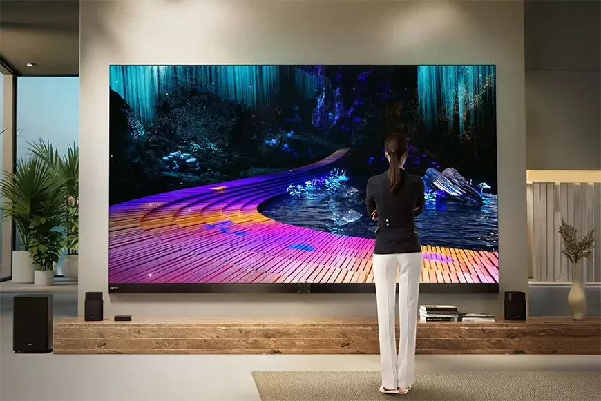 В Китае представлен первый 270-дюймовый 8K MicroLED TFT-телевизор