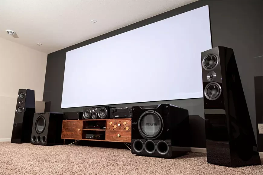 SVS 5.2.4 Dolby Atmos Demo Cabin – бескомпромиссная инсталляция Dolby Atmos на CES 2026