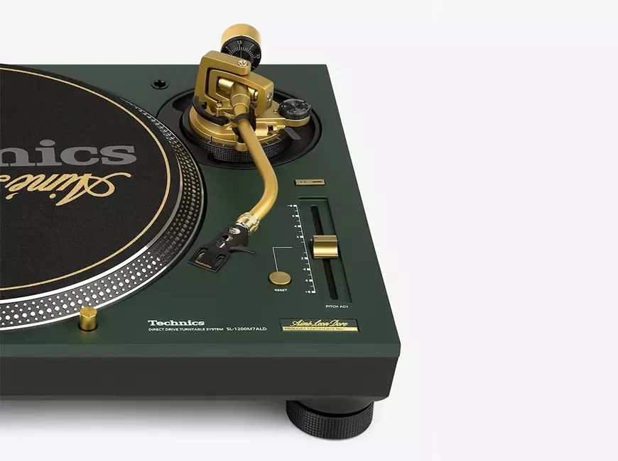 Проигрыватель виниловых пластинок Technics SL-1200M7ALD