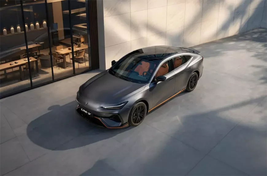 Спортивный седан Changan UNI-V 2.0T