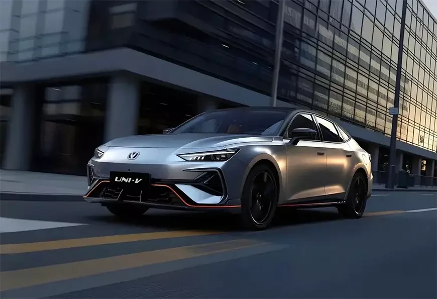 Спортивный седан Changan UNI-V 2.0T