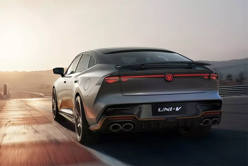 Спортивный седан Changan UNI-V 2.0T