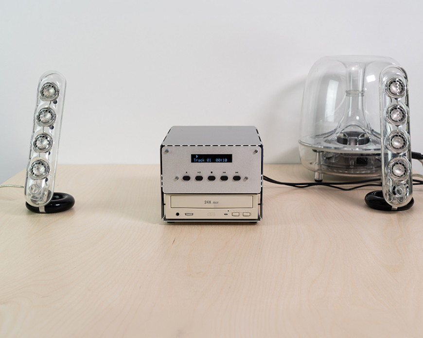 CD-ROM PLAYER 01