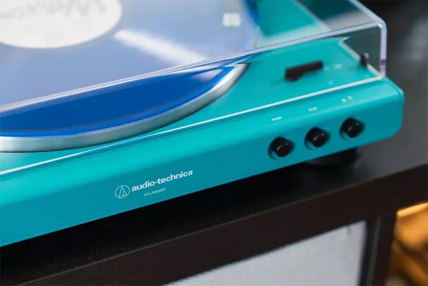 Проигрыватель виниловых пластинок Audio-Technica AT-LP60XBTTL в новой отделке Teal