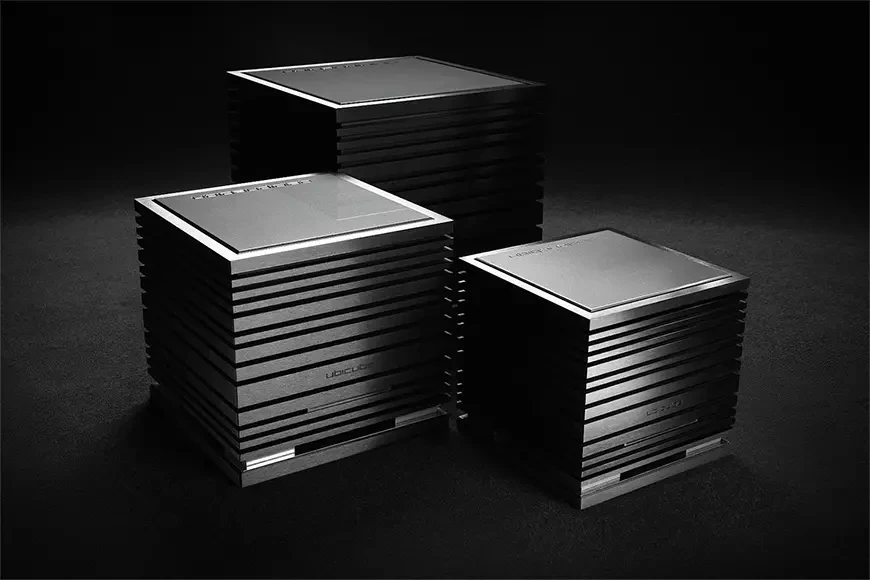 Ubiqaudiolab представила три усилителя мощности Ubicube и ламповый предусилитель Ubiquitous 300B