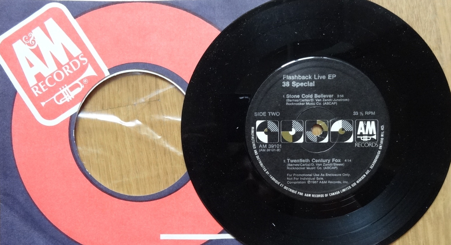 Хаммер н3 компакт диски cd-r. На какие диски записывают музыку. На какие диски записывают музыку. Двд диски объем памяти. Диски для многократной записи информации.