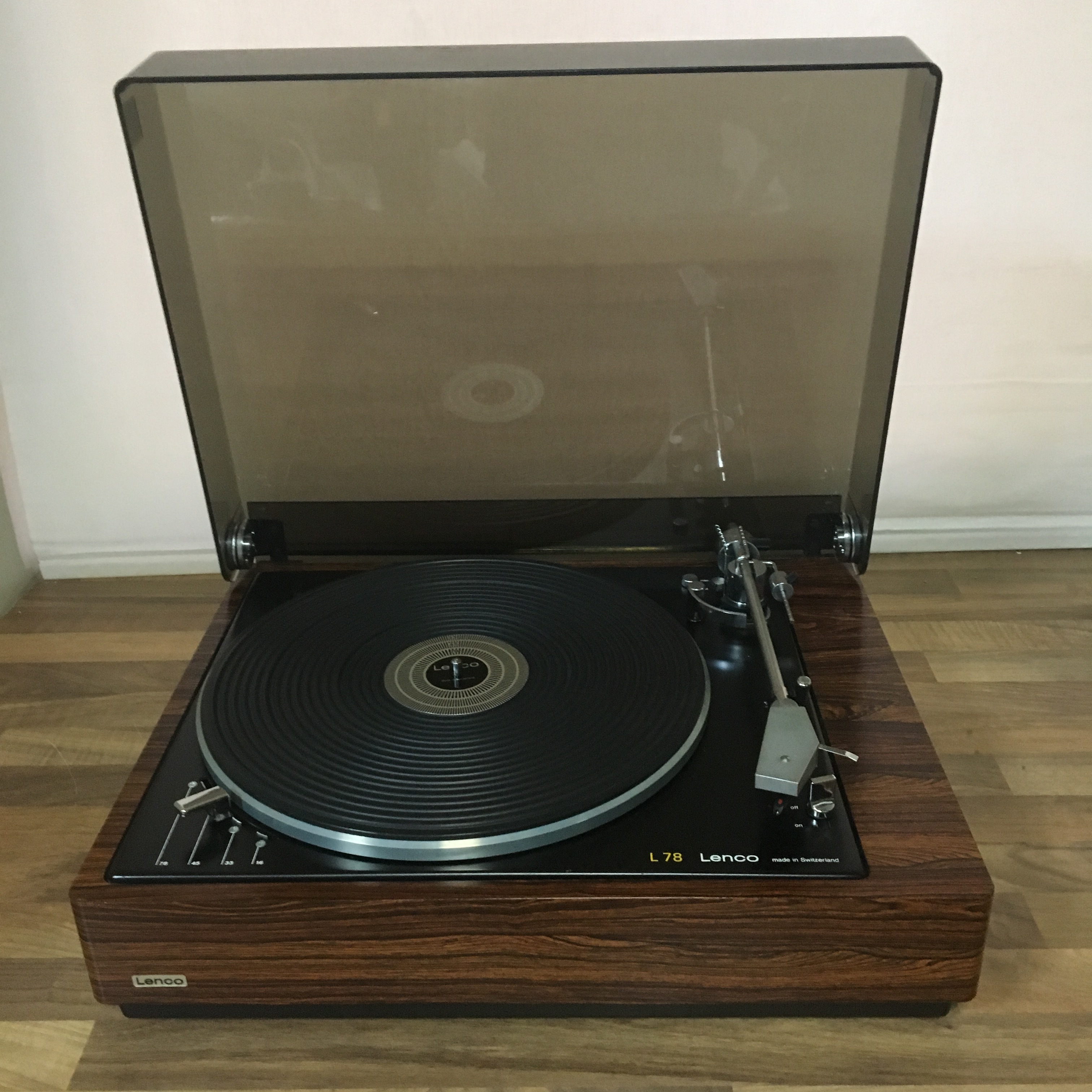 Проигрыватель lenco l78. Виниловый проигрыватель lenco lbt-189. Проигрыватель lenco 189. Коробка lenco. Ленко проигрыватель виниловый.