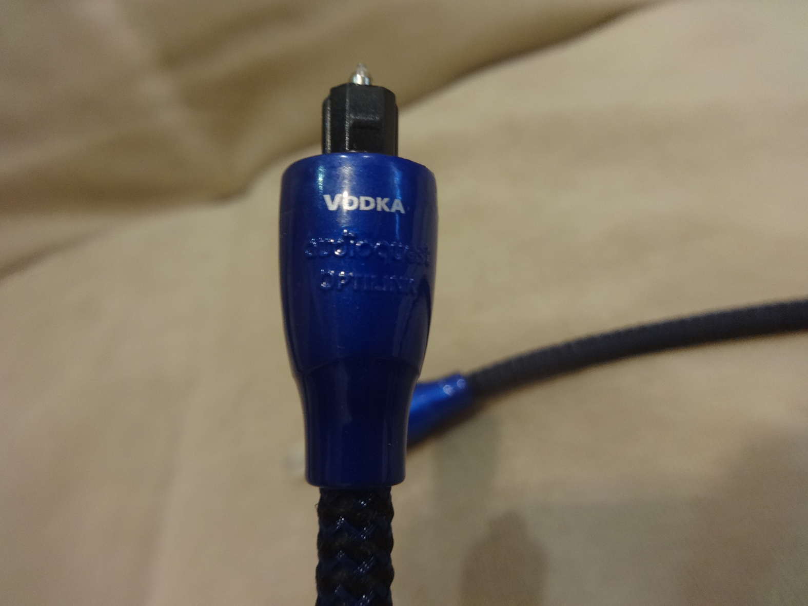 Оптический кабель Audioquest Vodka | Hi-Fi.ru