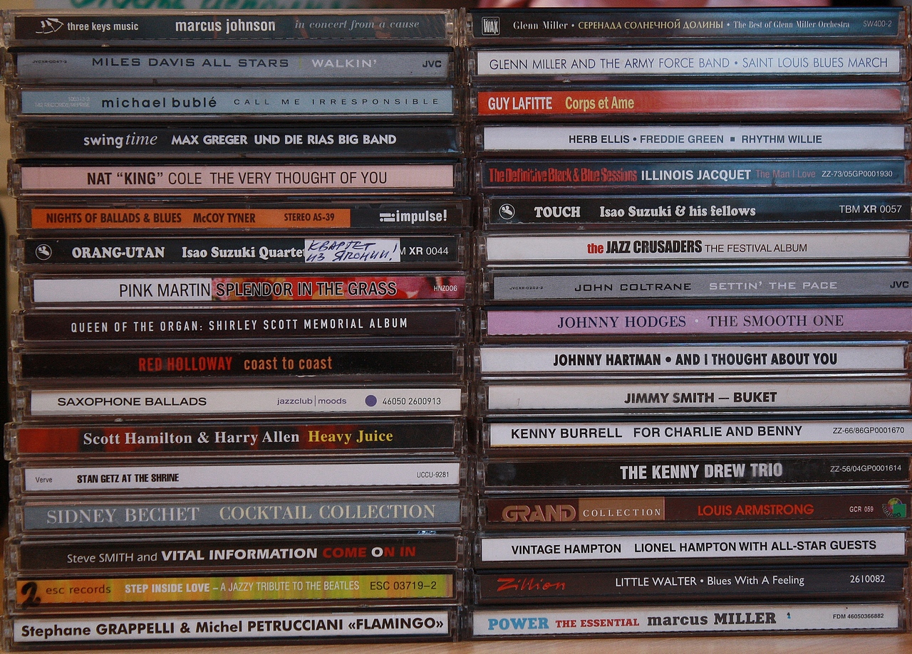 Магазин сд музыки. Коллекция СД дисков. Коллекция музыкальных дисков. Музыкальные СД диски.