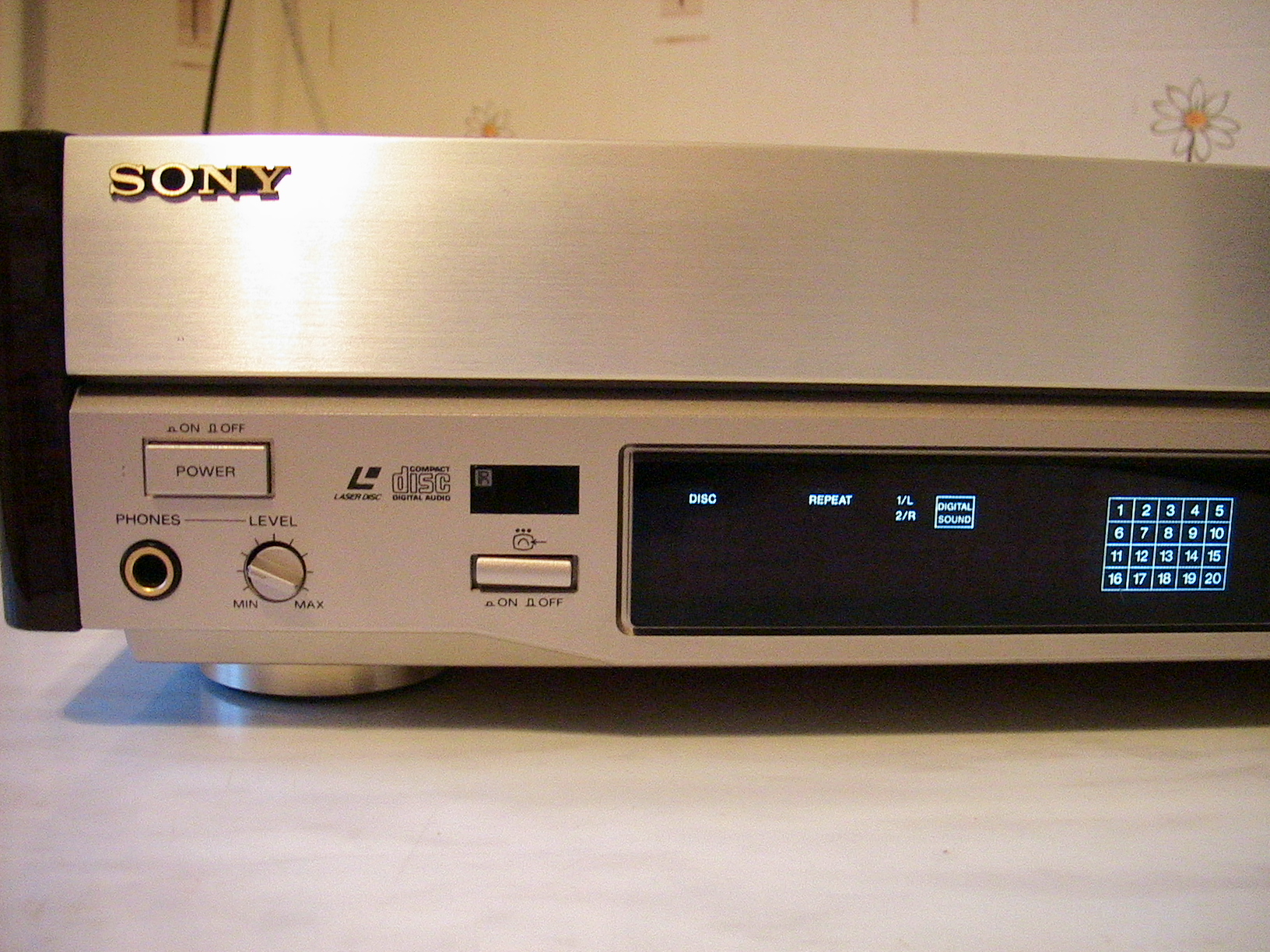Автомобильный проигрыватель sony