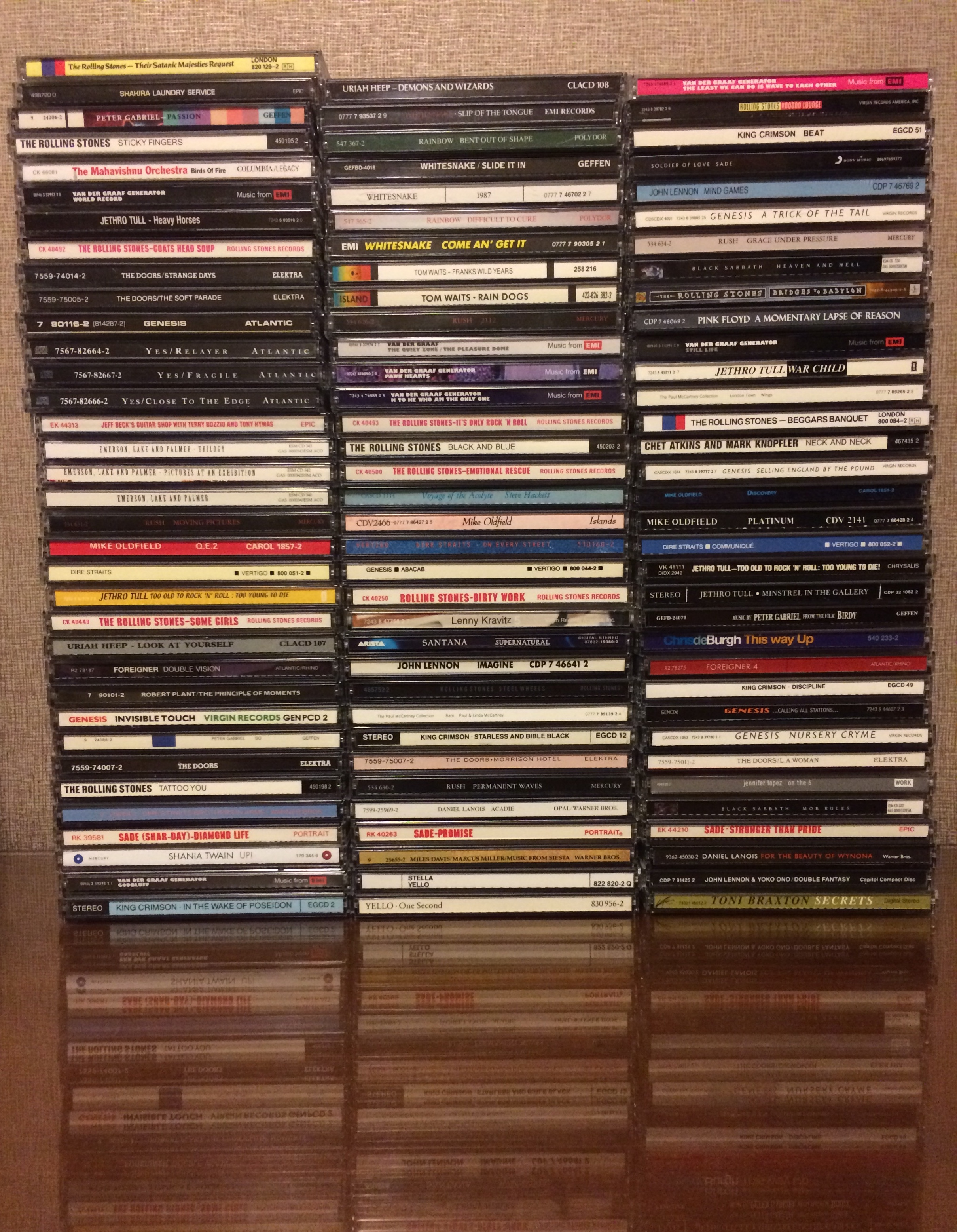 Продам компакт. Диски CD магазин пурпурный Легион. Коллекция музыкальных дисков. Коллекция CD дисков. Магазин музыкальных дисков.